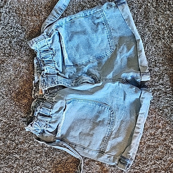STUNNING PAPERBAG HIGHRISE DISTRESSED TIE UP JEAN SHORTS - Picture 3 of 8
